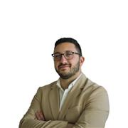 Laureato in Scienze Politiche delle relazioni internazionali impartisce lezioni di storia, geografia, sociologia e diritto